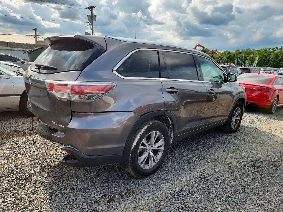 Photo 3 from auction – 2015 TOYOTA HIGHLANDER with VIN 5TDJKRFH2FS099104