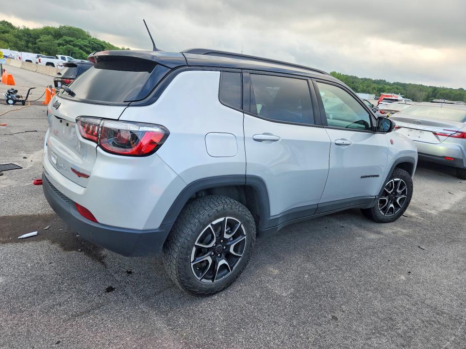 Photo 3 from auction – 2026 JEEP COMPASS with VIN 3C4NJDDN2TT176457