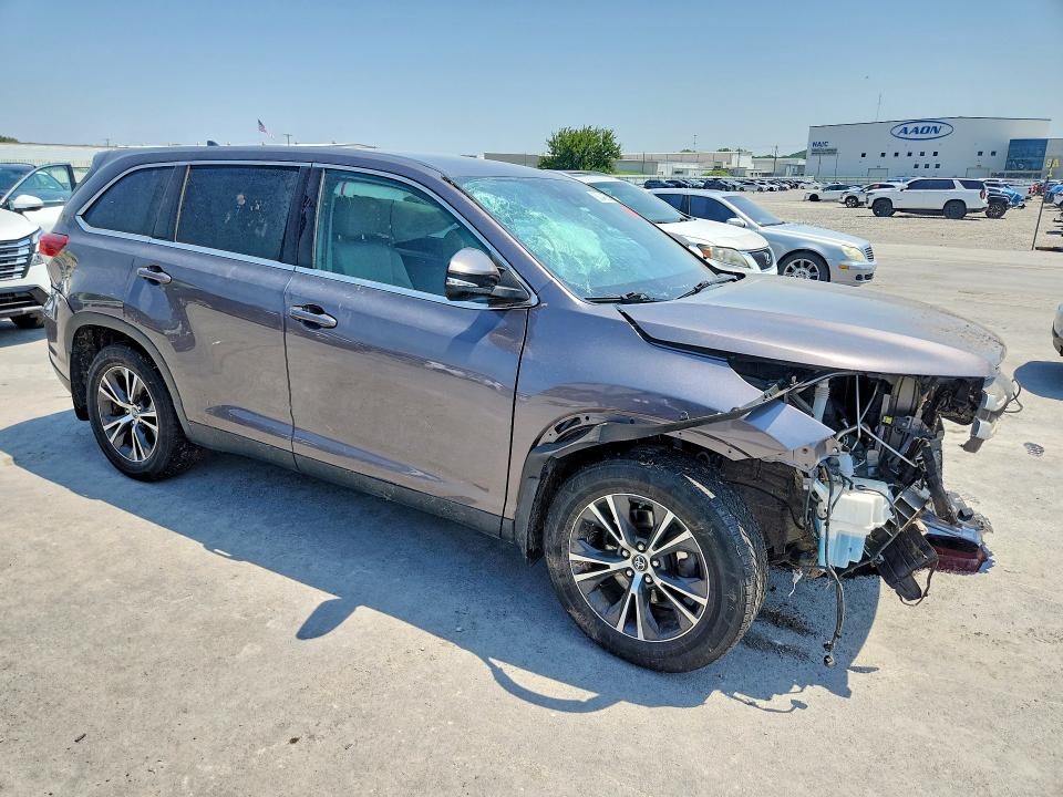 Photo 4 from auction – 2019 TOYOTA HIGHLANDER with VIN 5TDBZRFH4KS954640