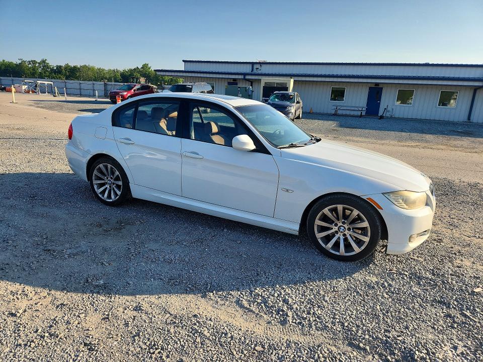 Photo 4 from auction – 2011 BMW 328 with VIN WBAPH7C53BE850585