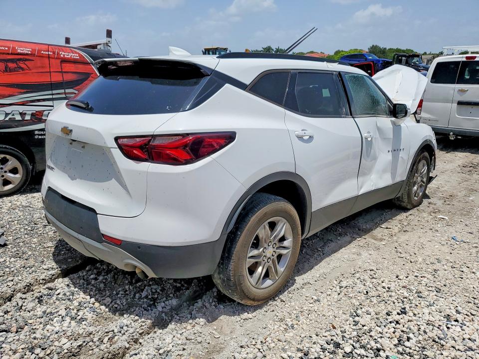 Photo 3 from auction – 2021 CHEVROLET BLAZER with VIN 3GNKBDRS6MS510292