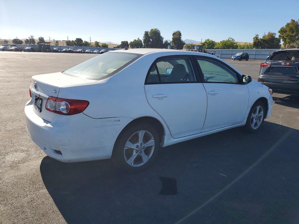Photo 3 from auction – 2011 TOYOTA COROLLA with VIN 2T1BU4EEXBC558973