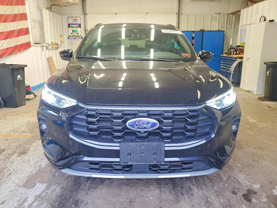 Photo 5 from auction – 2023 FORD ESCAPE with VIN 1FMCU9NA7PUB47146