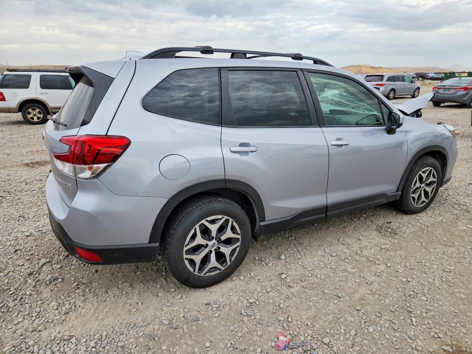 Photo 3 from auction – 2021 SUBARU FORESTER with VIN JF2SKAJC5MH446705