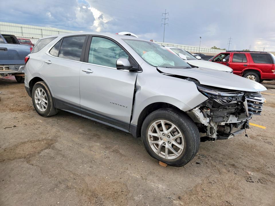 Photo 4 from auction – 2022 CHEVROLET EQUINOX with VIN 3GNAXKEV2NL104197