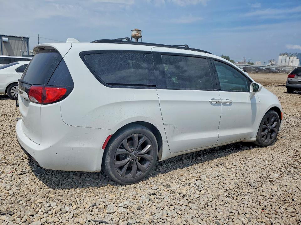 Photo 3 from auction – 2018 CHRYSLER PACIFICA with VIN 2C4RC1BG4JR187023