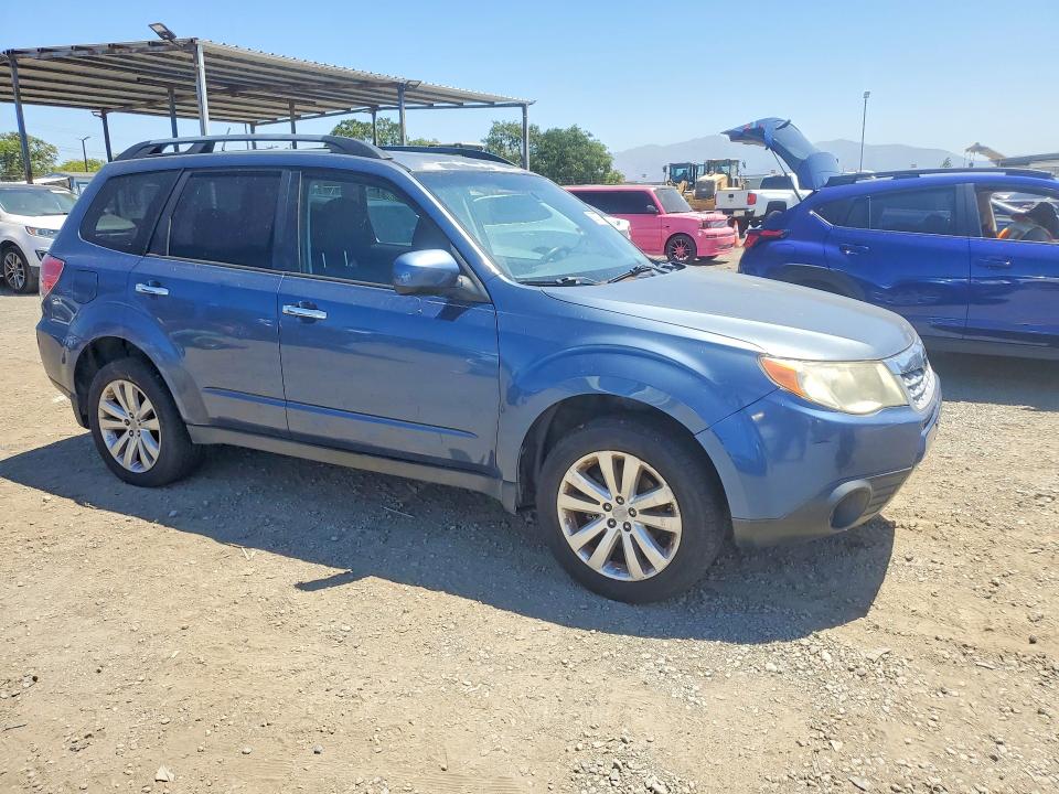 Photo 4 from auction – 2011 SUBARU FORESTER with VIN JF2SHADC2BH735838
