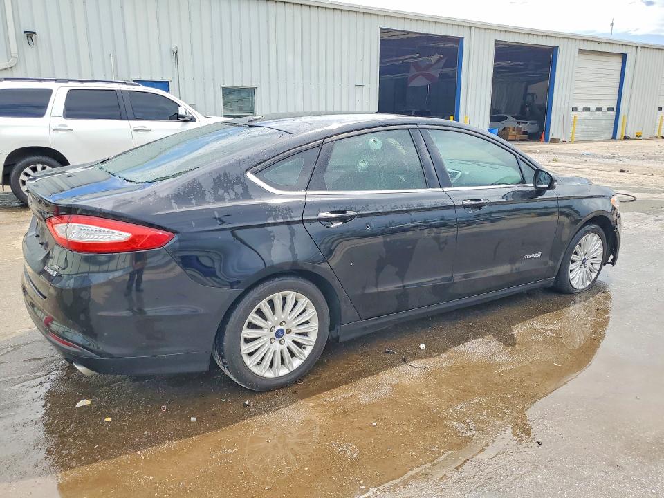 Photo 3 from auction – 2016 FORD FUSION with VIN 3FA6P0LU8GR402708