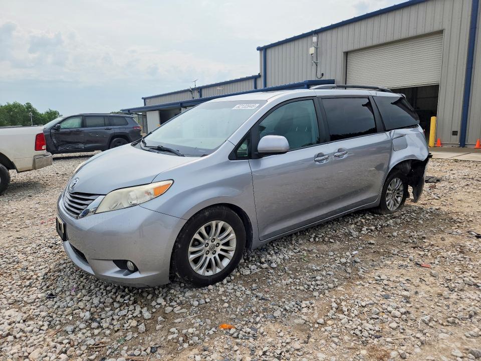 2015 TOYOTA SIENNA - Търг №62133946