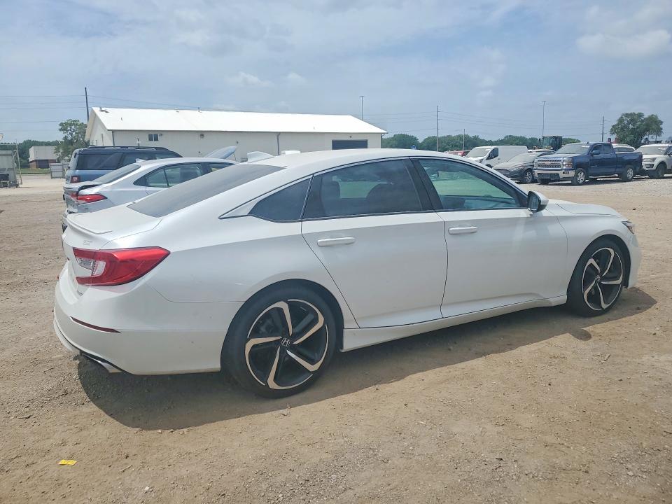 Photo 3 from auction – 2018 HONDA ACCORD with VIN 1HGCV1F34JA072001