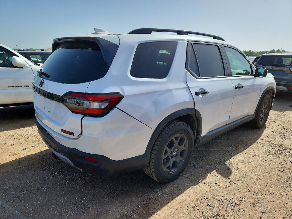 Photo 3 from auction – 2025 HONDA PILOT with VIN 5FNYG1H69SB120297