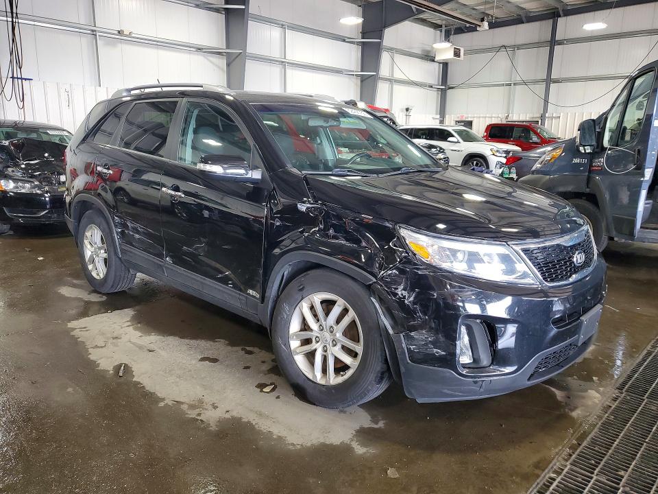 Photo 4 from auction – 2015 KIA SORENTO with VIN 5XYKTDA60FG639086