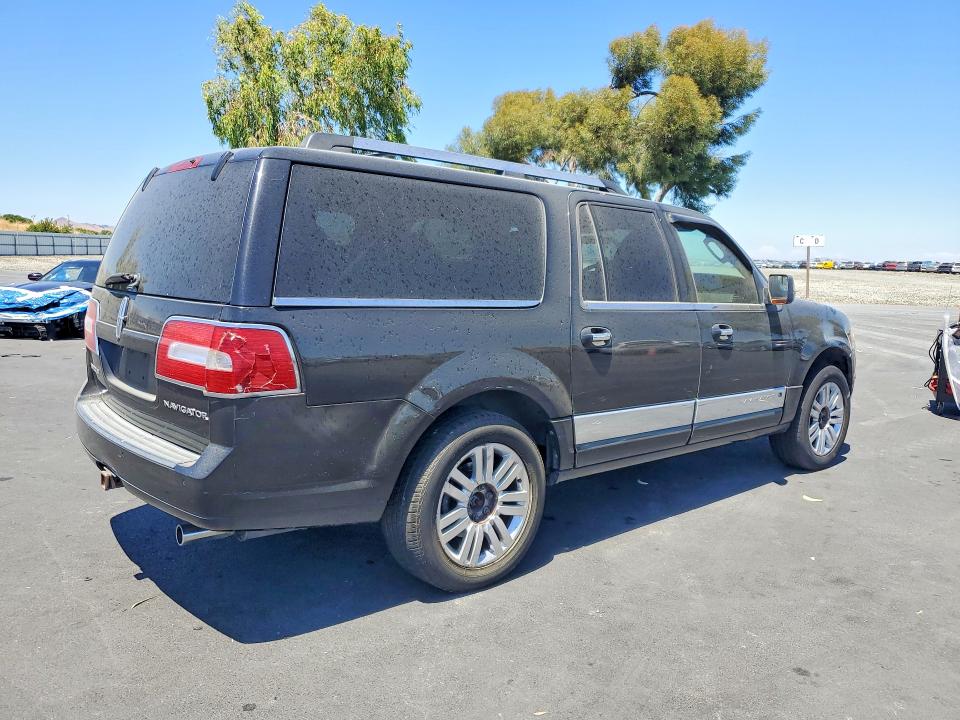 Photo 3 from auction – 2011 LINCOLN NAVIGATOR with VIN 5LMJJ3J57BEJ00432