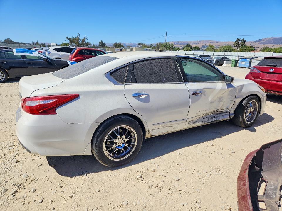 Photo 3 from auction – 2017 NISSAN ALTIMA with VIN 1N4AL3AP5HN306334
