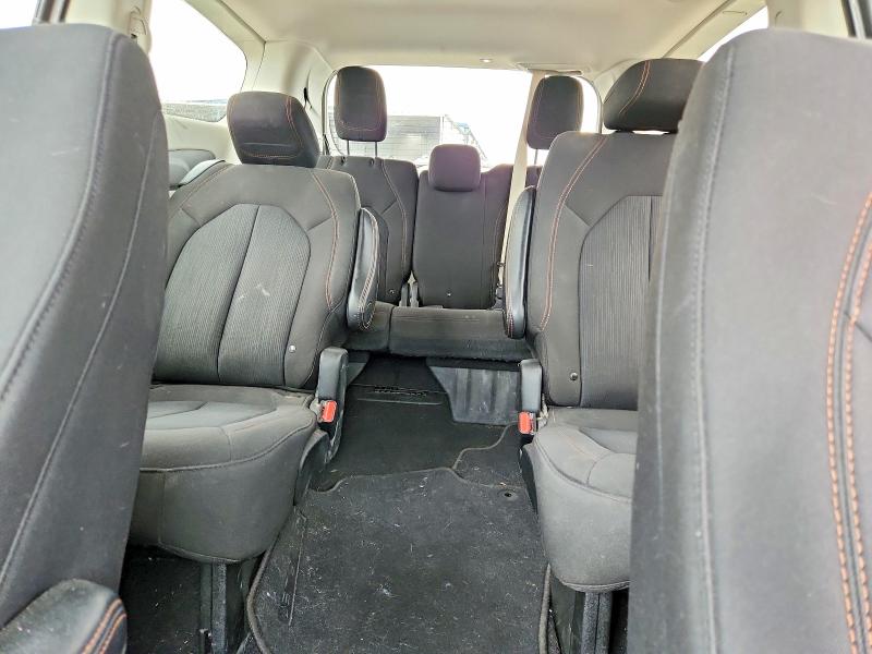 Photo 10 from auction – 2017 CHRYSLER PACIFICA with VIN 2C4RC1DG3HR517628