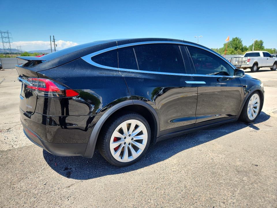 Photo 3 from auction – 2020 TESLA MODEL X with VIN 5YJXCDE4XLF236105