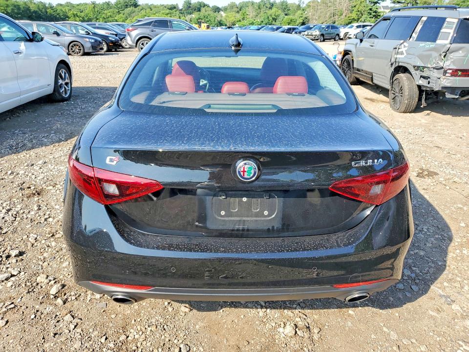 Photo 6 from auction – 2018 ALFA ROMEO GIULIA with VIN ZARFAEEN3J7593960