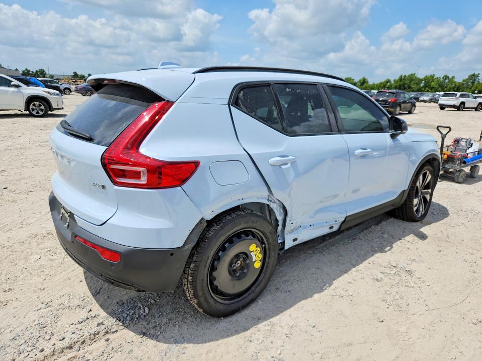 Photo 3 from auction – 2025 VOLVO XC40 with VIN YV4L12UC5S2537901