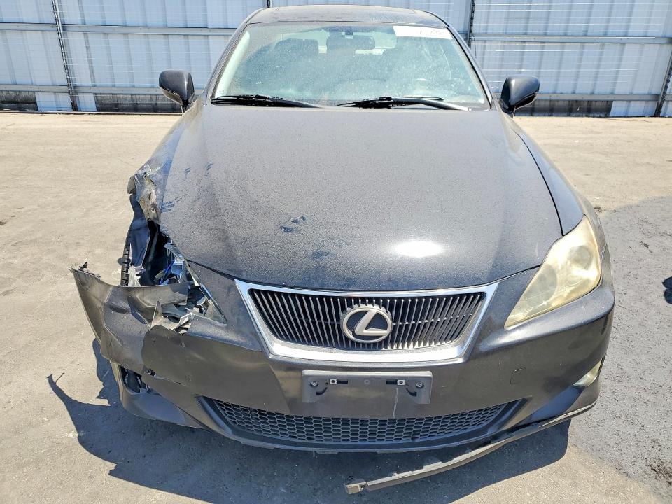Photo 5 from auction – 2006 LEXUS IS with VIN JTHBE262665006555