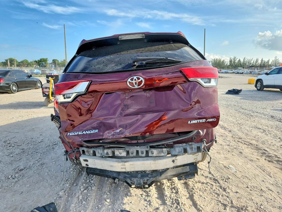 Photo 6 from auction – 2018 TOYOTA HIGHLANDER with VIN 5TDDZRFH6JS865742