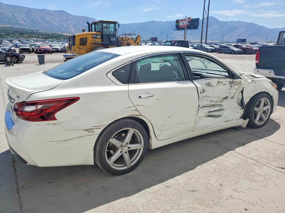 Photo 3 from auction – 2017 NISSAN ALTIMA with VIN 1N4AL3AP0HN347468