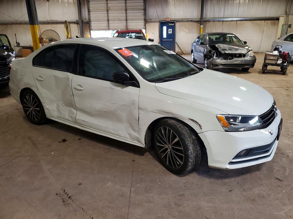 Photo 4 from auction – 2016 VOLKSWAGEN JETTA with VIN 3VWD17AJ6GM349943