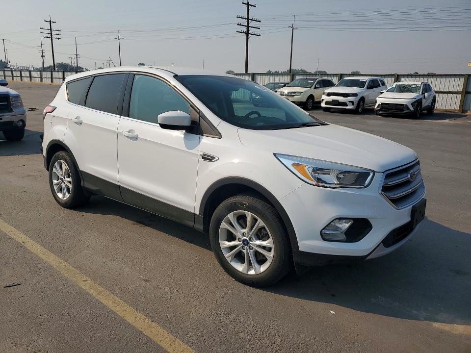 Photo 4 from auction – 2017 FORD ESCAPE with VIN 1FMCU9GD0HUA69804