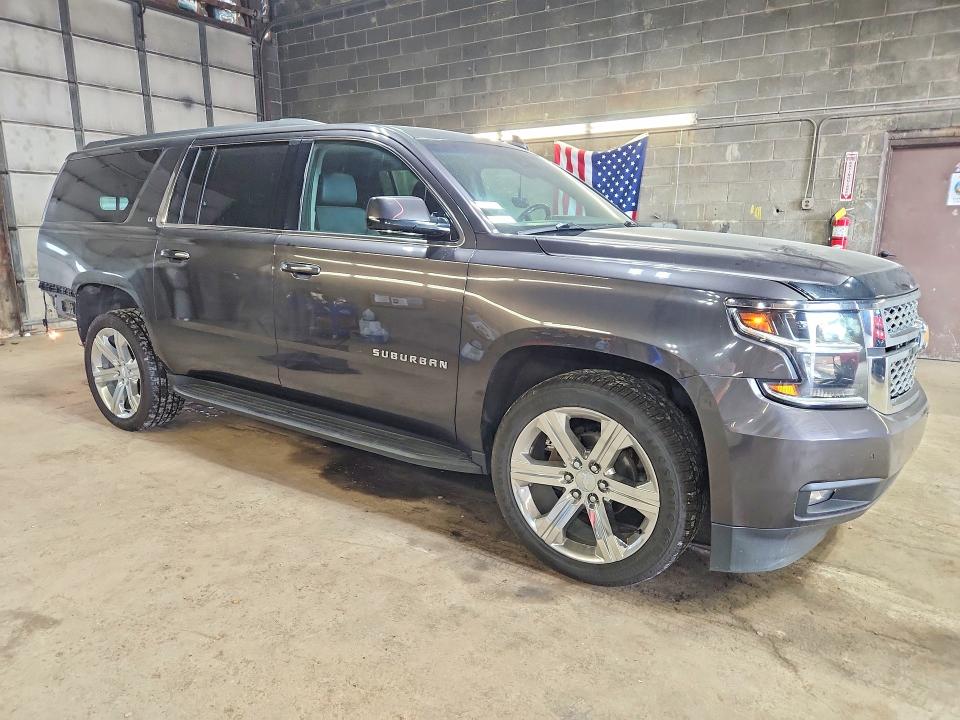 Снимка 4 от търг – 2017 CHEVROLET SUBURBAN с VIN 1GNSKHKCXHR375997