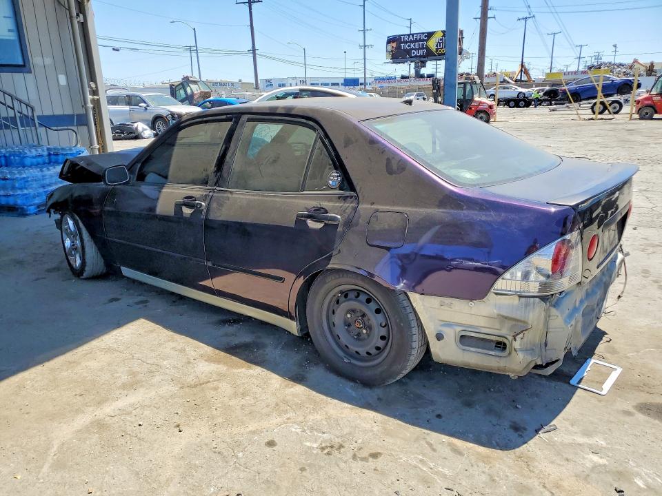 Zdjęcie 2 z aukcji – 2002 LEXUS IS 300 z VIN JTHBD192X20057069