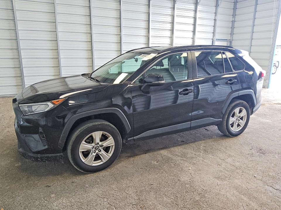 Photo 1 from auction – 2021 TOYOTA RAV4 with VIN 2T3P1RFV1MW216623