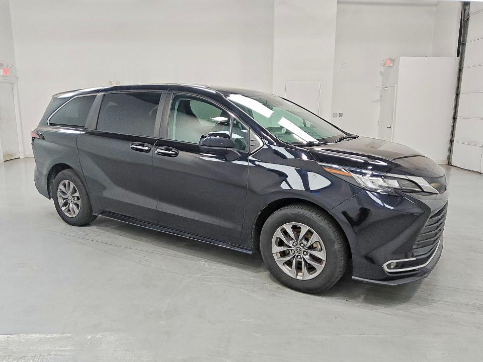 Photo 4 from auction – 2022 TOYOTA SIENNA with VIN 5TDYRKEC0NS134082