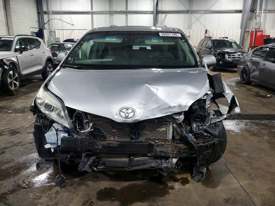 Photo 5 from auction – 2016 TOYOTA SIENNA with VIN 5TDYK3DC5GS757650