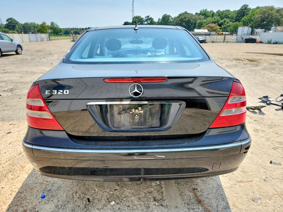 Zdjęcie 6 z aukcji – 2004 MERCEDES-BENZ E z VIN WDBUF65J84A407373