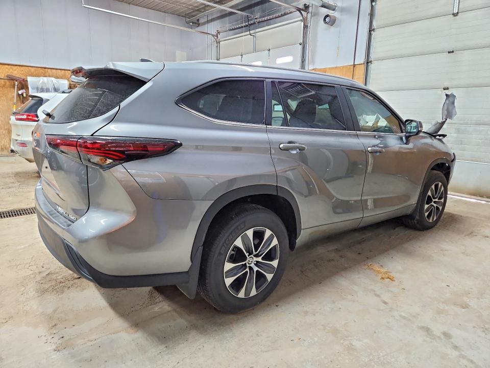 Photo 3 from auction – 2025 TOYOTA HIGHLANDER with VIN 5TDKDRBH3SS592028