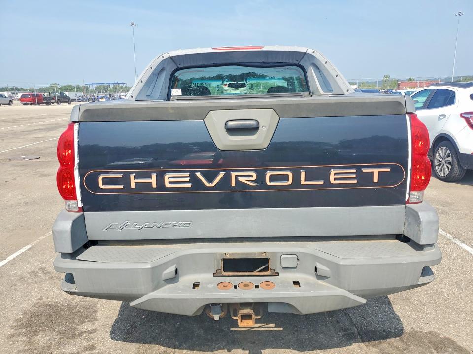 Photo 6 from auction – 2002 CHEVROLET AVALANCHE with VIN 3GNEC13T82G354458