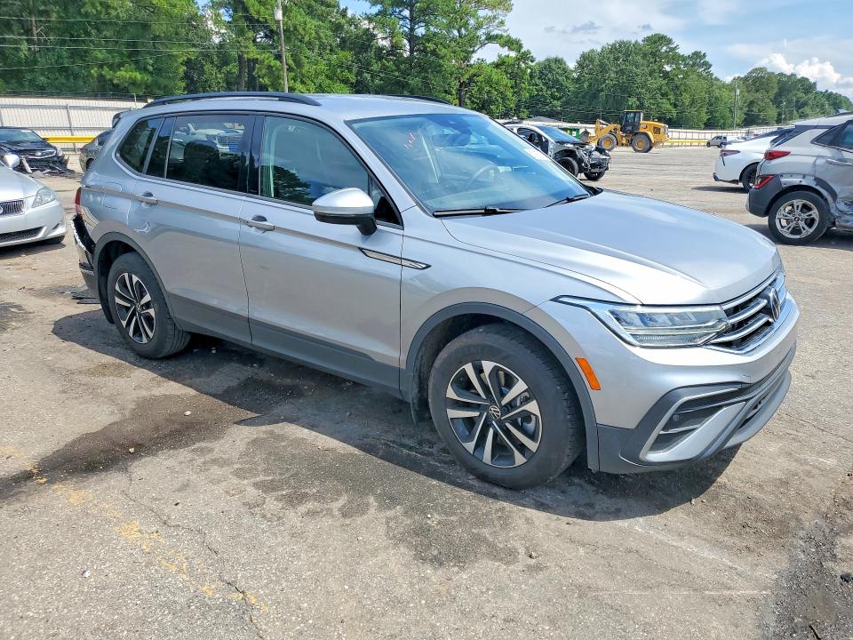 Снимка 4 от търг – 2024 VOLKSWAGEN TIGUAN с VIN 3VVRB7AX7RM233715