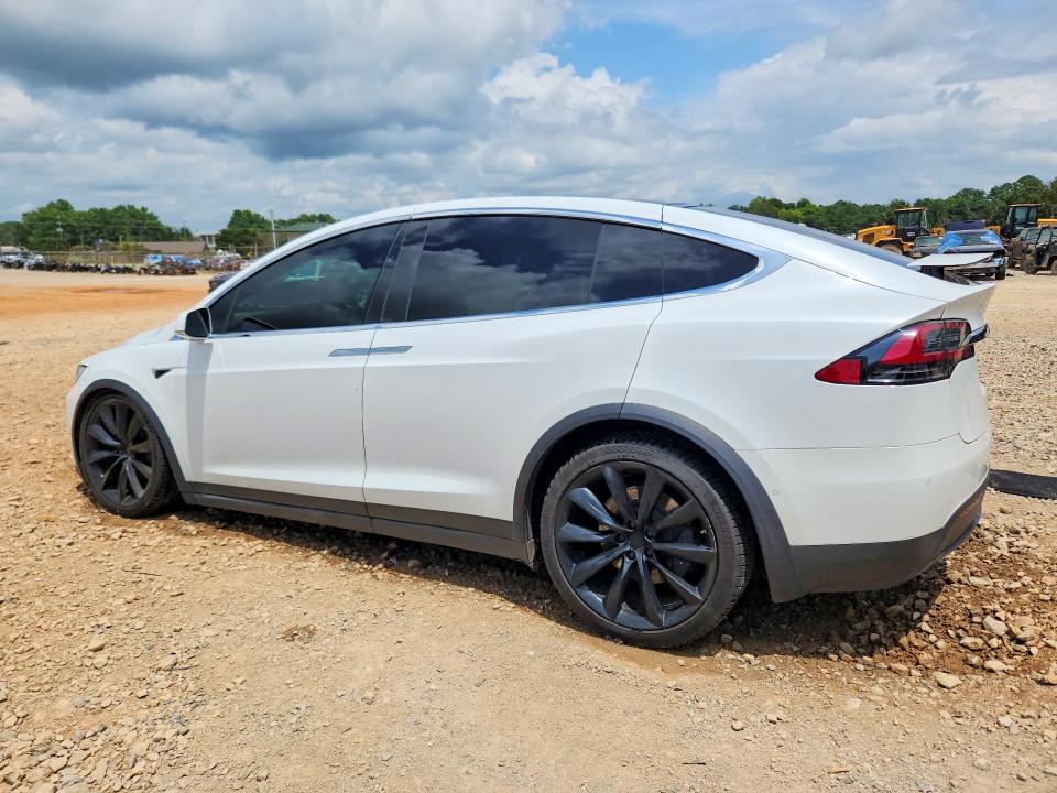 Photo 2 from auction – 2020 TESLA MODEL X with VIN 5YJXCBE2XLF300064
