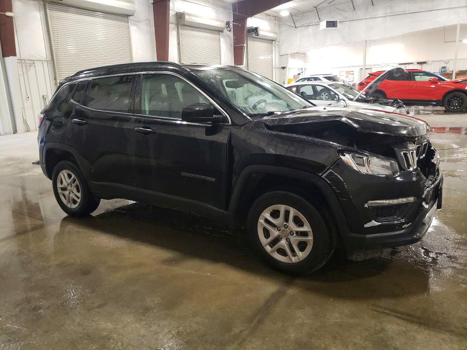 Photo 4 from auction – 2019 JEEP COMPASS with VIN 3C4NJDAB2KT703356