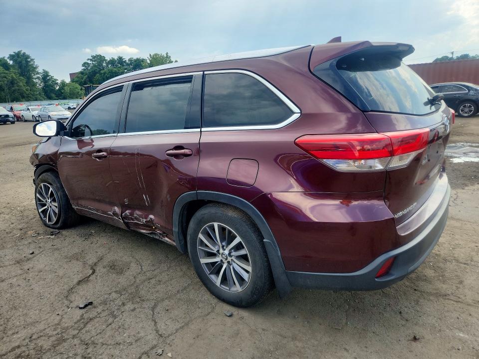 Photo 2 from auction – 2017 TOYOTA HIGHLANDER with VIN 5TDJZRFH9HS376801