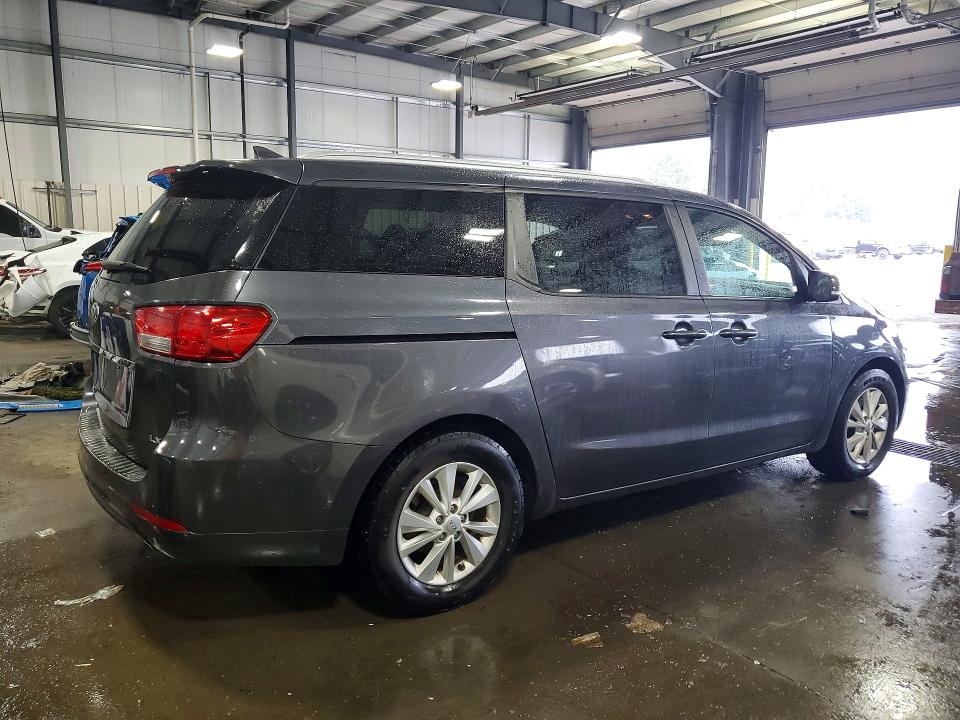 Photo 3 from auction – 2017 KIA SEDONA with VIN KNDMB5C16H6247349
