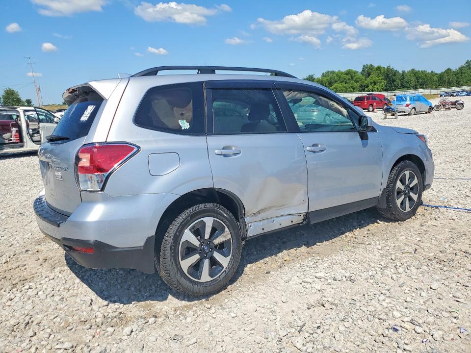 Photo 3 from auction – 2018 SUBARU FORESTER with VIN JF2SJAEC1JH610220