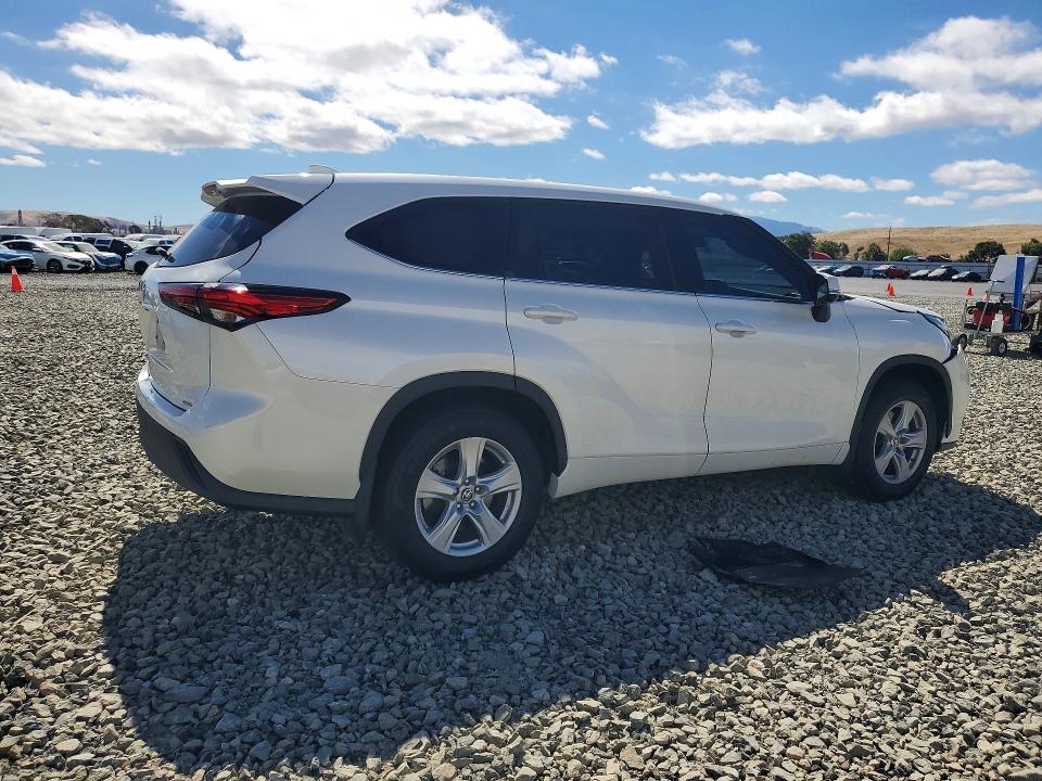 Photo 3 from auction – 2021 TOYOTA HIGHLANDER with VIN 5TDCZRBHXMS073762