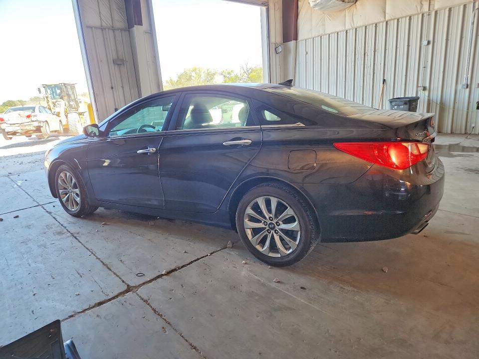Фото 2 с аукциона – 2013 HYUNDAI SONATA с VIN 5NPEC4AC3DH641049