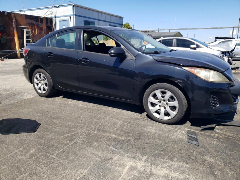 Foto 4 de la subasta – 2013 MAZDA 3 con VIN JM1BL1TF4D1727793