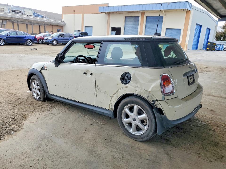 Photo 2 from auction – 2008 MINI COOPER with VIN WMWMF33538TT64767