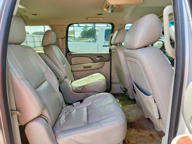 Photo 11 from auction – 2011 CHEVROLET SUBURBAN with VIN 1GNSCJE01BR327382