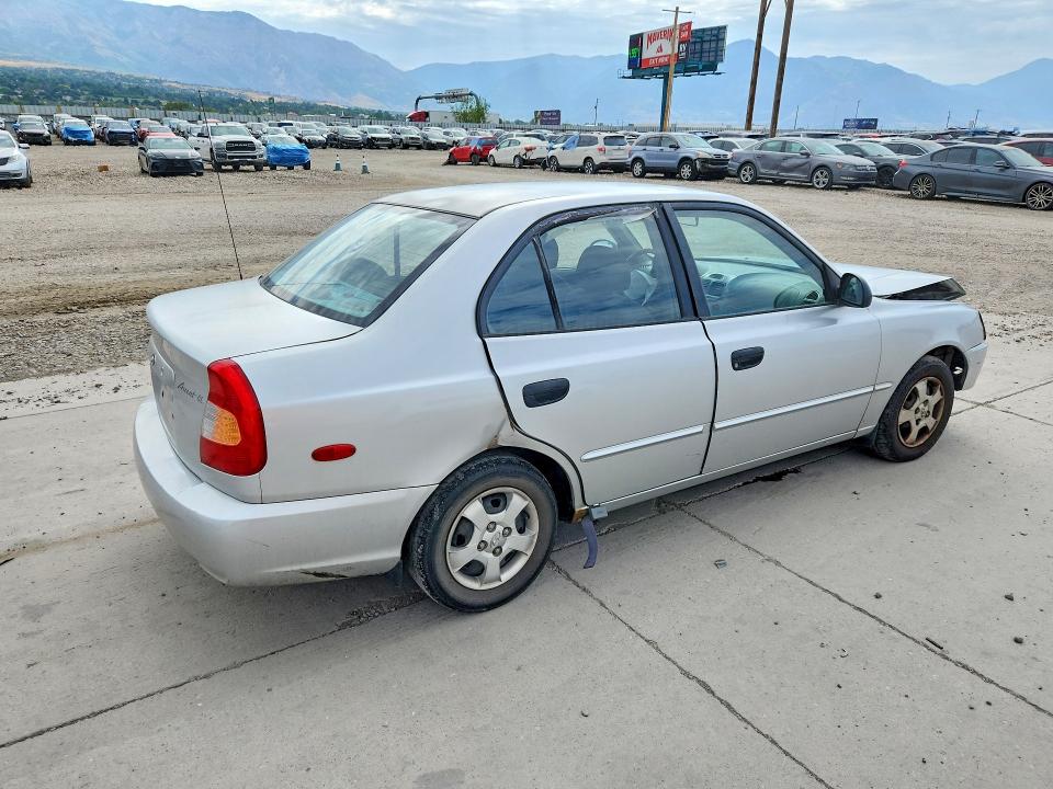 Photo 3 from auction – 2002 HYUNDAI ACCENT with VIN KMHCG45C92U336739