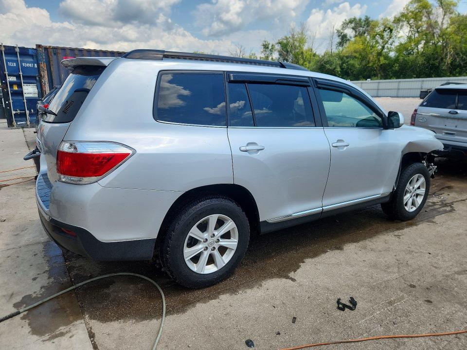 Photo 3 from auction – 2012 TOYOTA HIGHLANDER with VIN 5TDBK3EH7CS154063