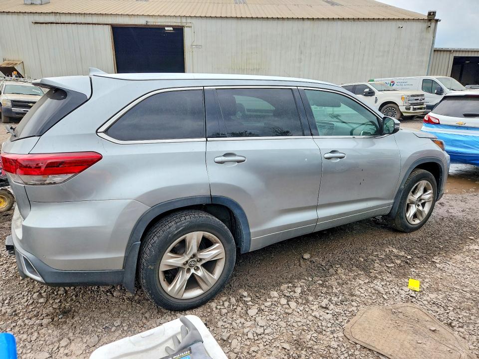 Photo 3 from auction – 2019 TOYOTA HIGHLANDER with VIN 5TDDZRFH4KS954307