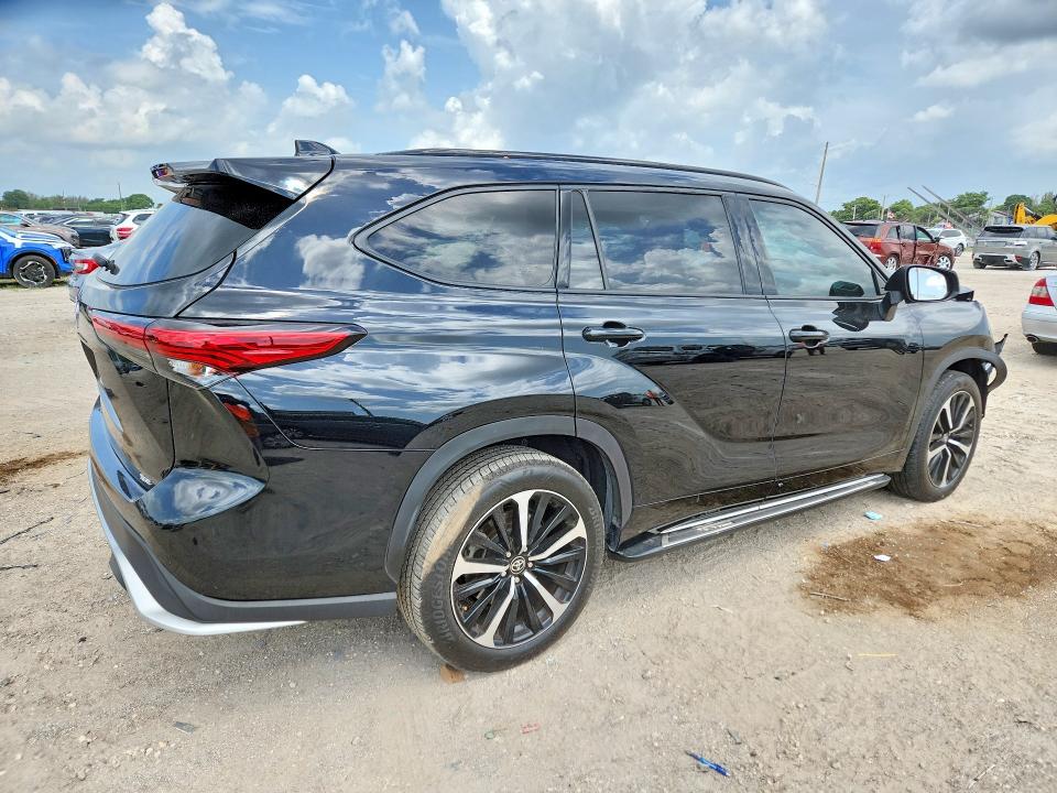 Photo 3 from auction – 2022 TOYOTA HIGHLANDER with VIN 5TDLZRAH7NS109488